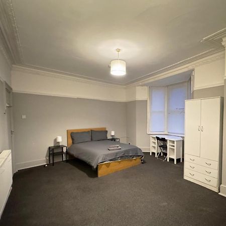 Spacious Room Bristol Exterior photo